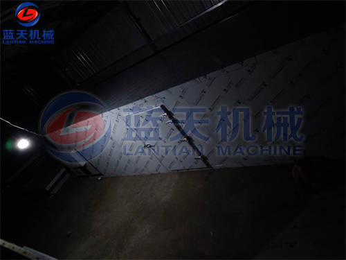 山東柿子餅烘干機(jī)烘干現(xiàn)場(chǎng)